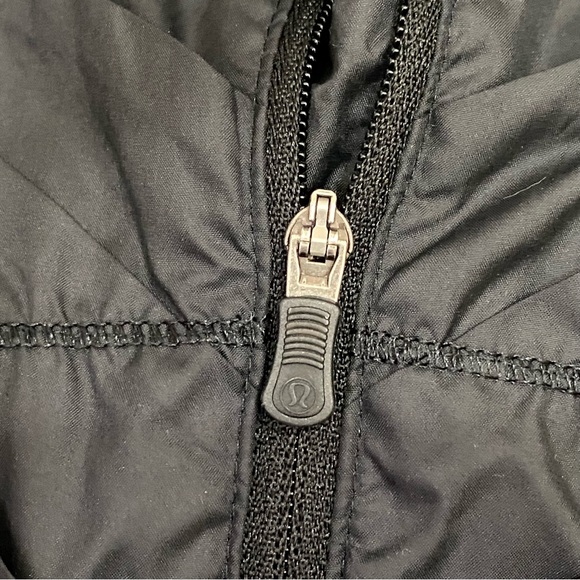 LULULEMON Black Lightweight Pleated Reflective Vest Size 4 - Picture 15 of 16